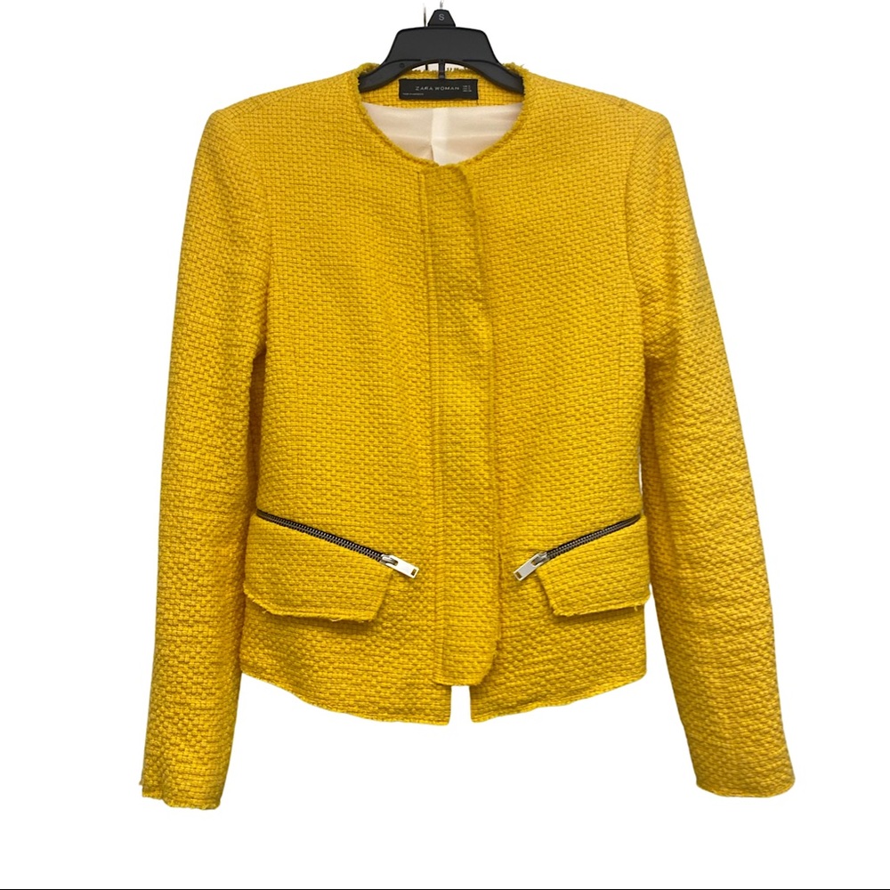Cute yellow blazer
